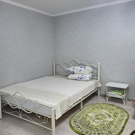 Ahmetova 4 30 Lägenhet Alma-Ata Exteriör bild