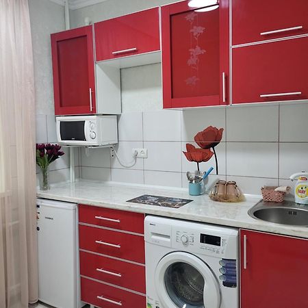 Ahmetova 4 30 Lägenhet Alma-Ata Exteriör bild